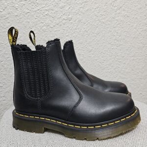 Dr Martens 2976 Chelsea Boots Black Leather Fur Lined Womens US 7 EU 38